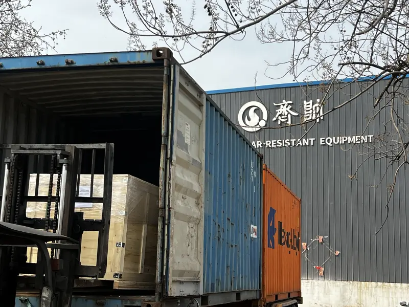 Equipos resistentes al desgaste de Shandong Qishuai | Se completó la producción y envío de revestimientos de acero con incrustaciones de caucho cerámico